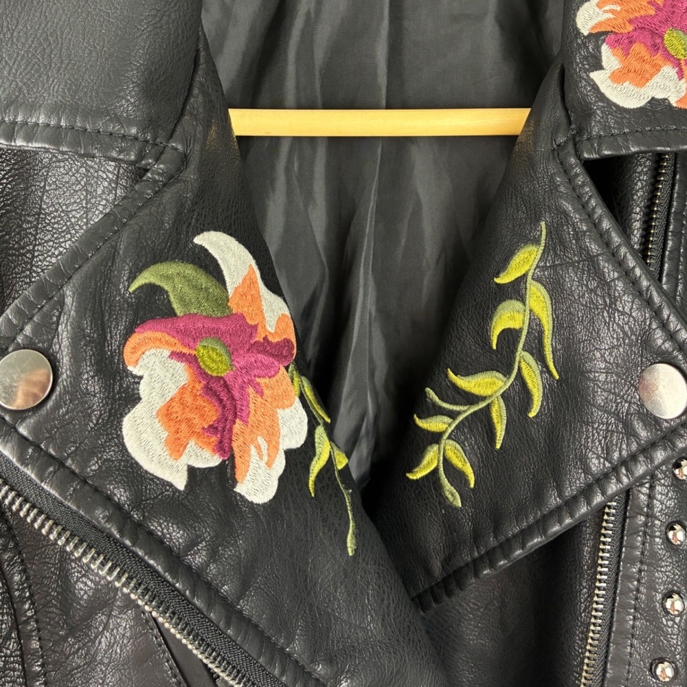 Boho Floral Embroidered Moto Jacket Black Faux Leather Studded Biker Size S - Picture 4 of 11